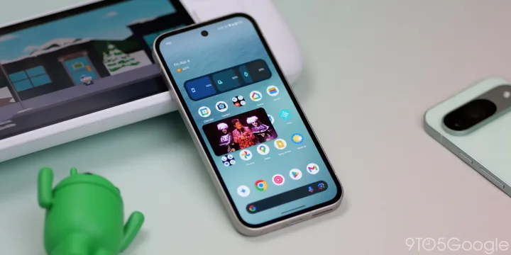 Utilizator care vizionează un videoclip YouTube în fereastră mică pe telefon.