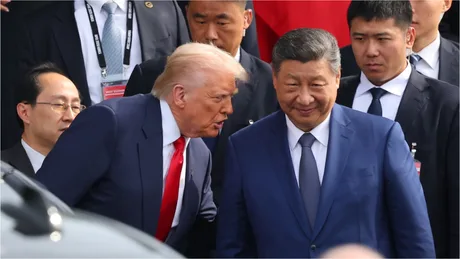 Donald Trump și Xi Jinping discutând despre problemele economice globale.