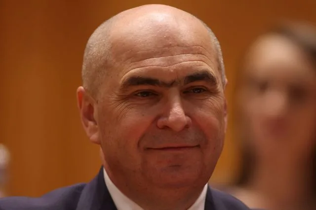 Ilie Bolojan discutând despre relațiile politice dintre PNL și PSD.