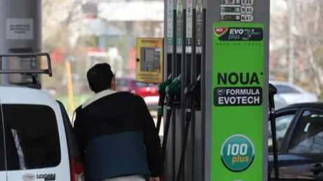 Reducerea prețurilor la carburanți în România, vizibilă la pompă.