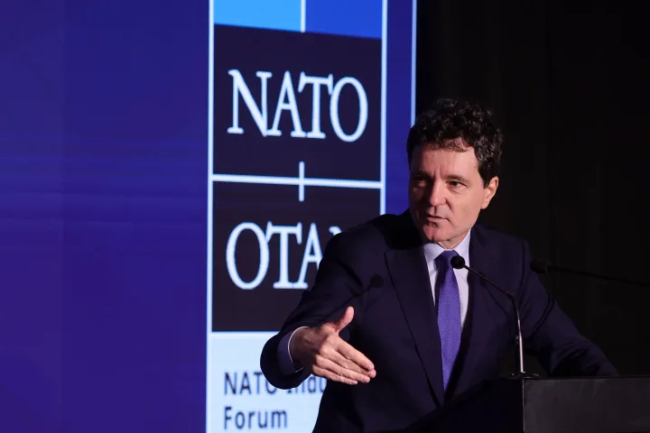 Nicușor Dan discutând despre securitatea maritimă și piețele energetice.