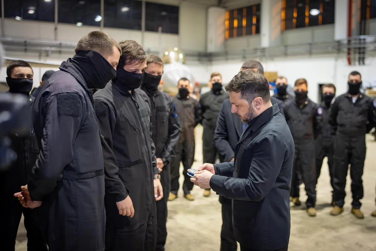 Zelenski discută cu piloții ucraineni la baza F-16 din Fetești.