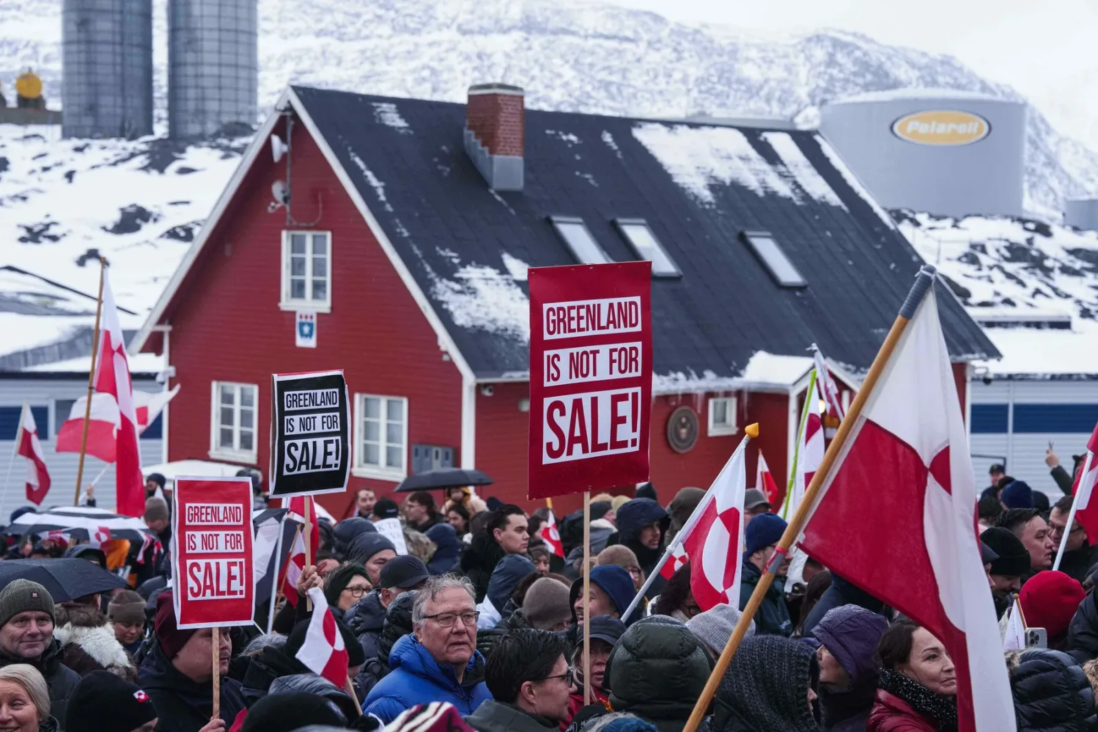 Protest al groenlandezilor împotriva influenței SUA în Nuuk.