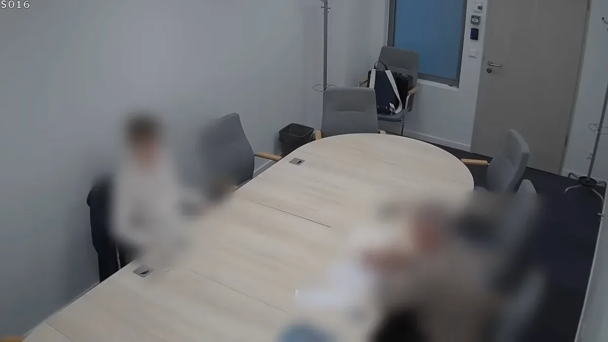 Întâlnire secretă în birou, discuții despre opoziție.