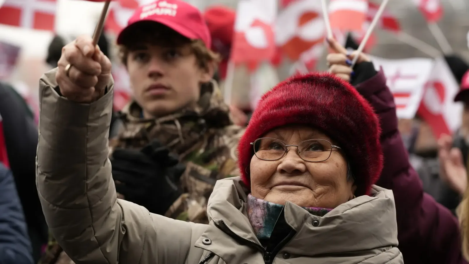 Protestatari la Copenhaga susțin dreptul Groenlandei la autodeterminare.