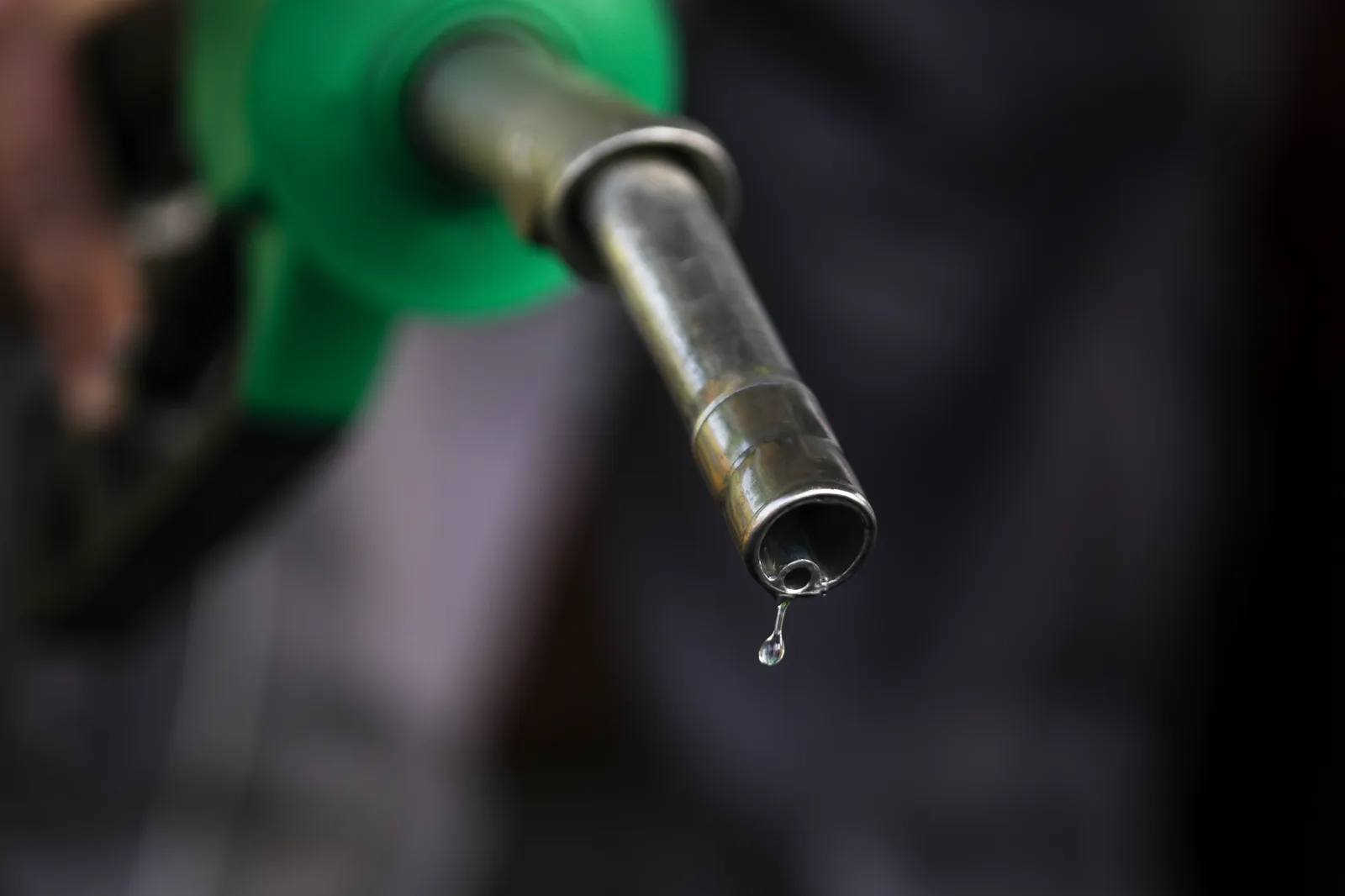 Motorină și benzină cu prețuri în scădere pe piața românească.