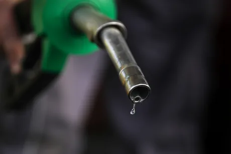 Motorină și benzină cu prețuri în scădere pe piața românească.