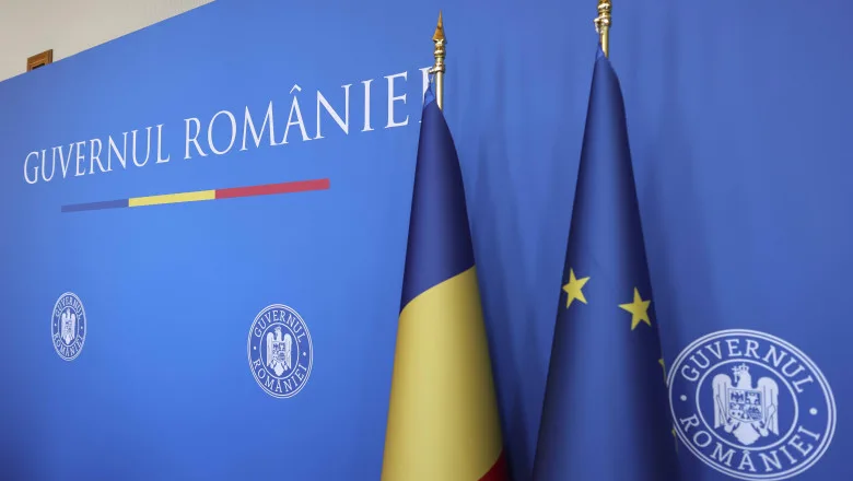 Steagurile României și Uniunii Europene la sediul Guvernului.