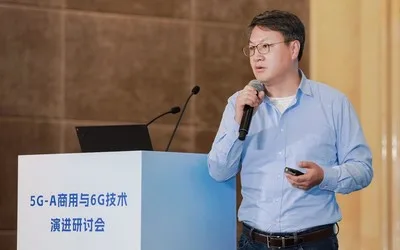 Xu Hao discutând despre viitorul rețelelor 6G și impactul inteligenței artificiale.