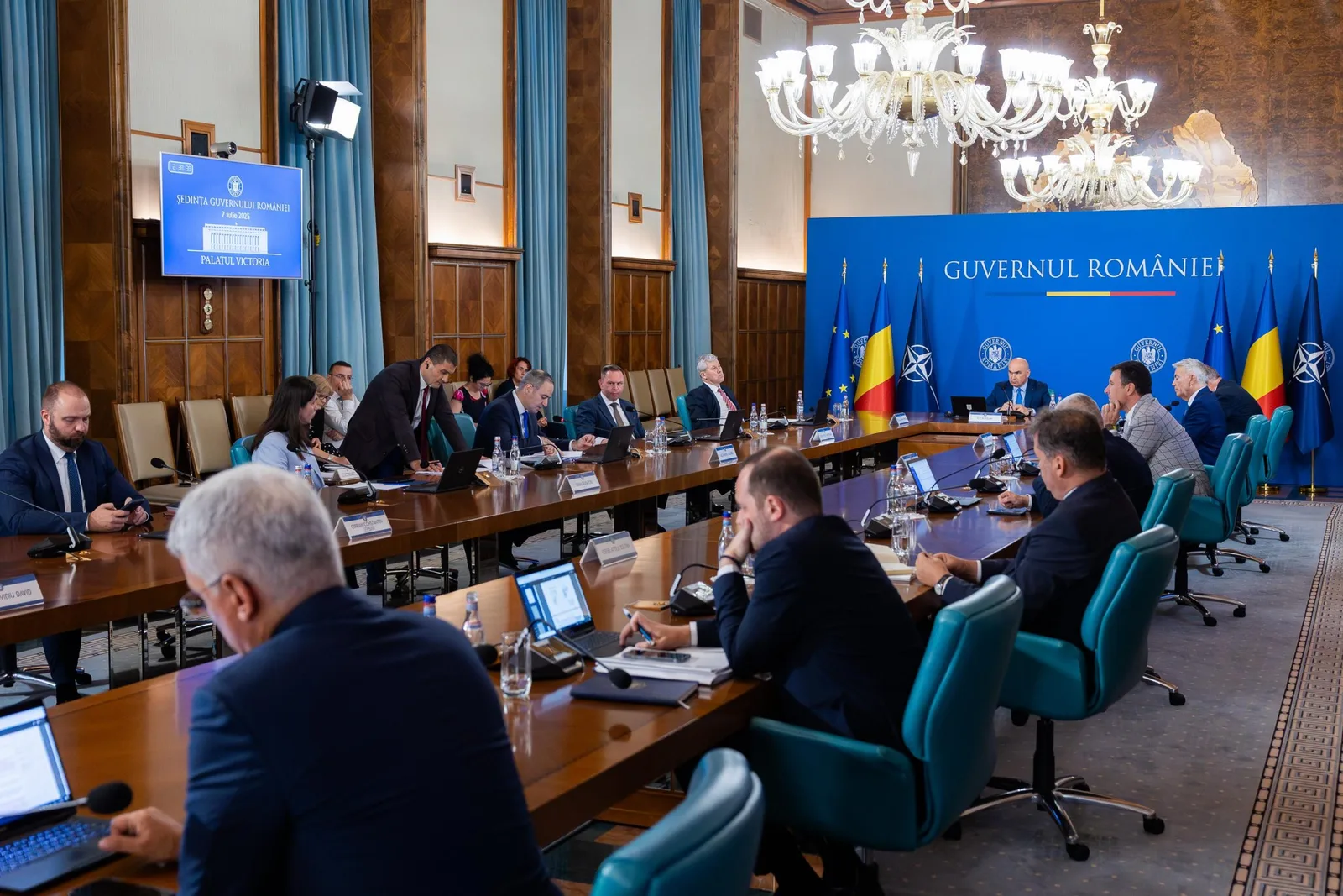 Ședință a Guvernului României privind proiectul de lege pentru pensii speciale.