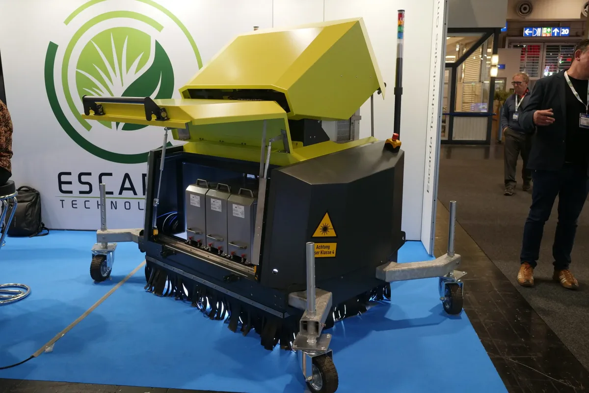 Robot autonom pentru combaterea buruienilor cu laser, prezentat la Agritechnica 2025.