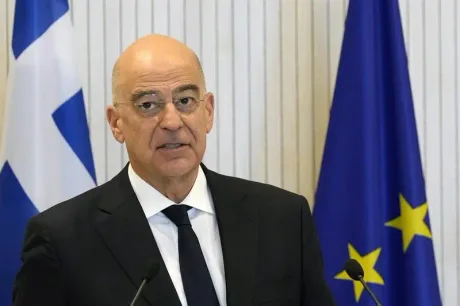 Ministrul grec al apărării discutând despre riscurile navigației în Mediterană.