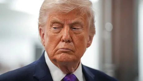 Donald Trump analizând opțiunile pentru conflictul din Iran.