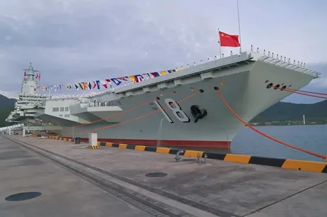 Portavionul chinezesc anunțat, simbol al modernizării navale și strategiei militare.