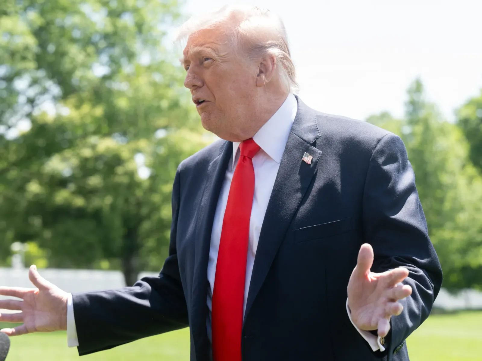 Donald Trump discută despre tensiunile cu Iranul și opțiunile militare.