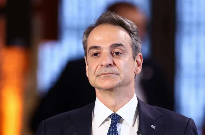 Premierul Greciei discutând despre modernizarea forțelor armate.