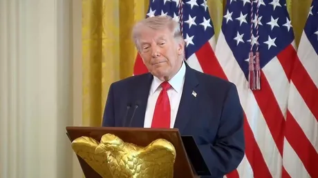 Donald Trump vorbește despre tensiuni diplomatice cu Franța și solicită ajutor militar.