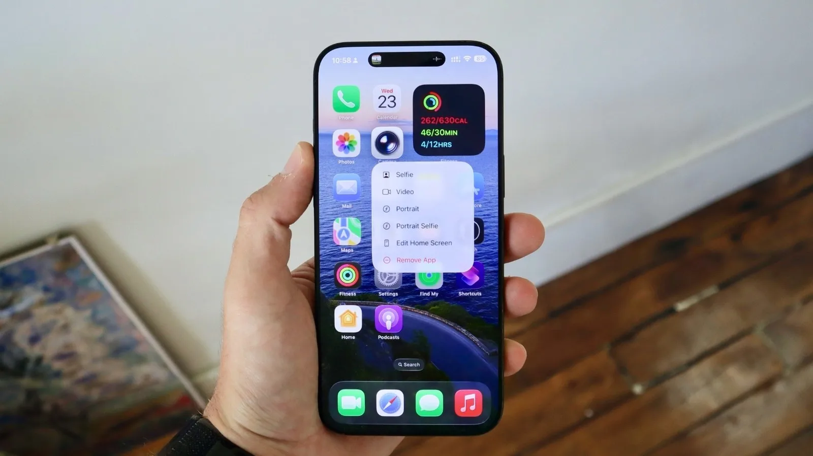 Dispozitiv iPhone cu interfață de utilizare modernă și opțiuni de control.