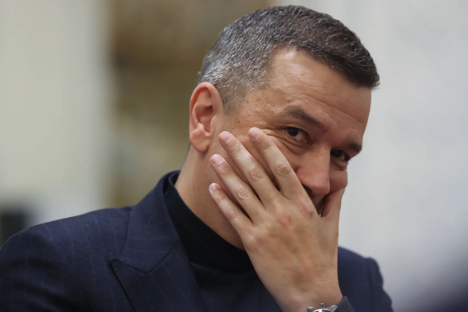 Sorin Grindeanu exprimând îngrijorări legate de privatizarea companiilor de stat.