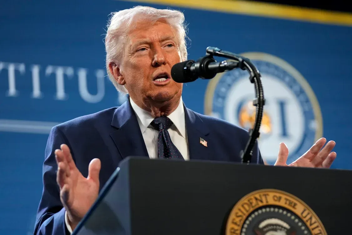 Donald Trump discută despre negocierile cu Iranul și tensiunile internaționale.