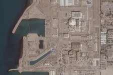 Centrala nucleară Bushehr din Iran, amplasată lângă apă, în context de risc radiologic.