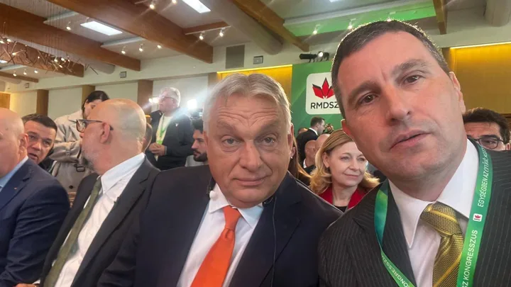 Tánczos Barna și Viktor Orbán la un eveniment politic important.