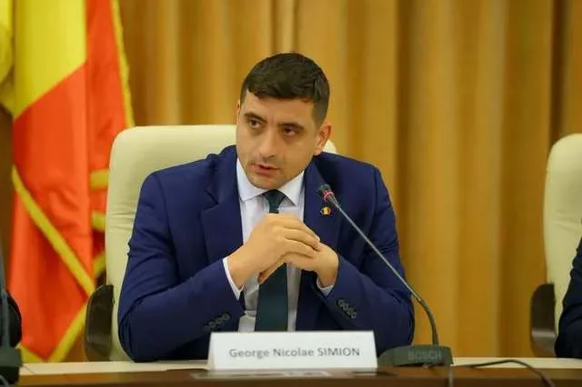 George Simion discutând despre moțiunea de cenzură în Parlament.