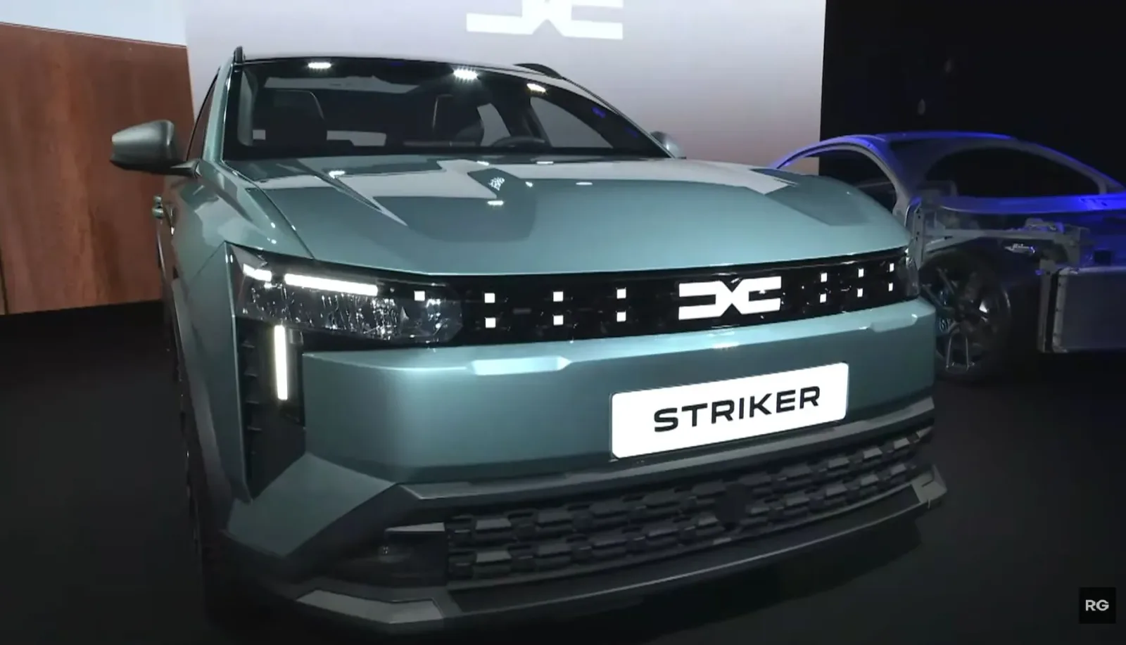 Noul model Dacia Striker prezentat în cadrul unui eveniment de lansare.