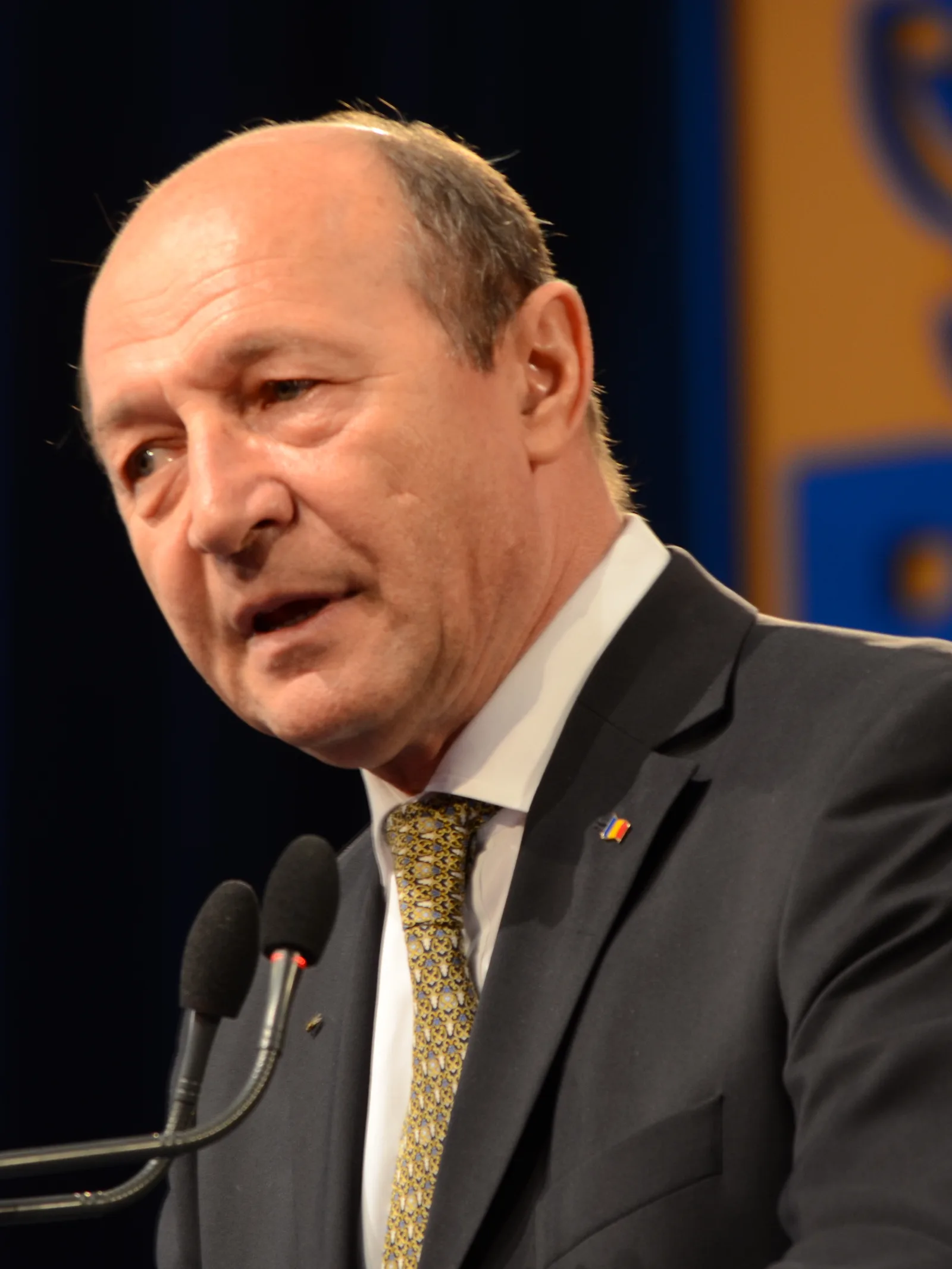Traian Băsescu discutând despre reforma economică a Guvernului Bolojan.