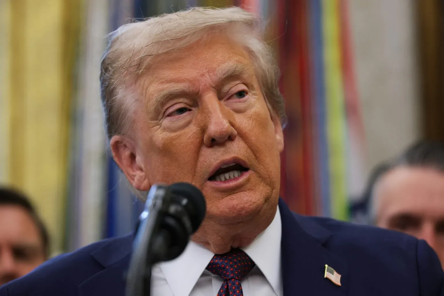 Donald Trump vorbește despre relațiile tensionate cu Iranul.