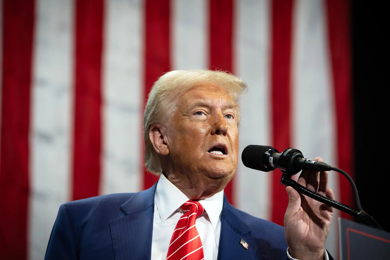 Donald Trump vorbește despre rezultatele controlului medical la Walter Reed.