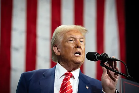 Donald Trump vorbește despre rezultatele controlului medical la Walter Reed.
