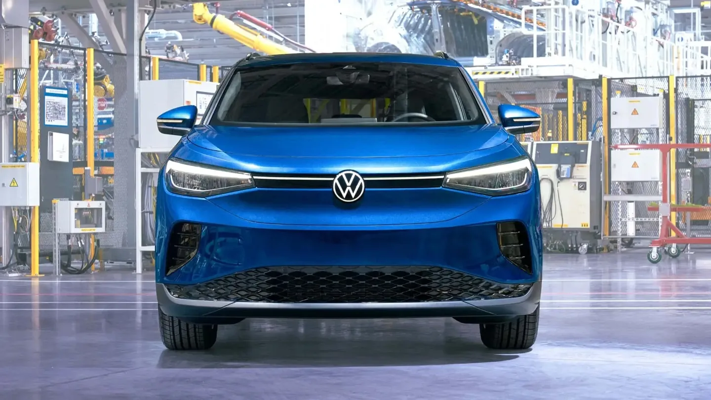 Volkswagen își ajustează producția din cauza provocărilor globale și a concurenței intense.