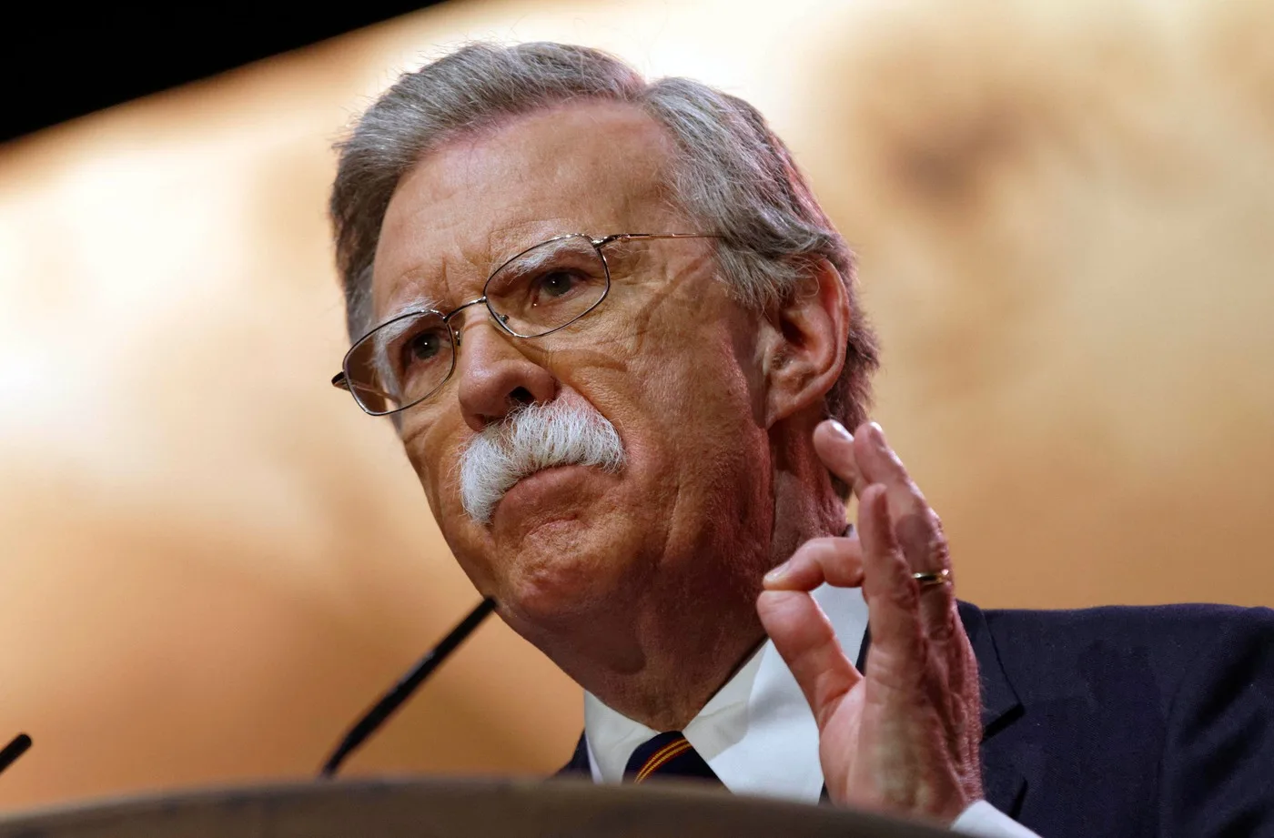 John Bolton discutând despre criza cu Iranul și negocierile internaționale.