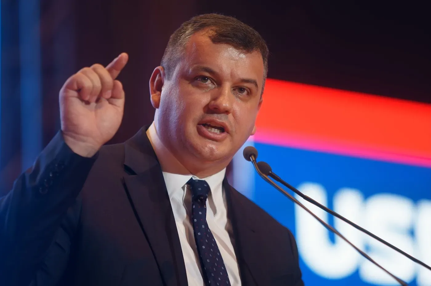 Eugen Tomac discutând despre viitorul politic al României.
