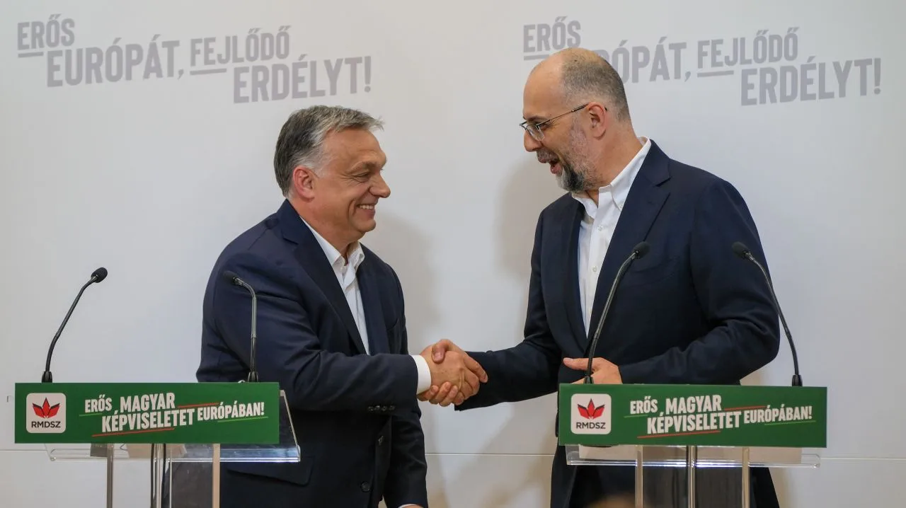 Kelemen Hunor și Viktor Orbán la un miting electoral în Debrețin.
