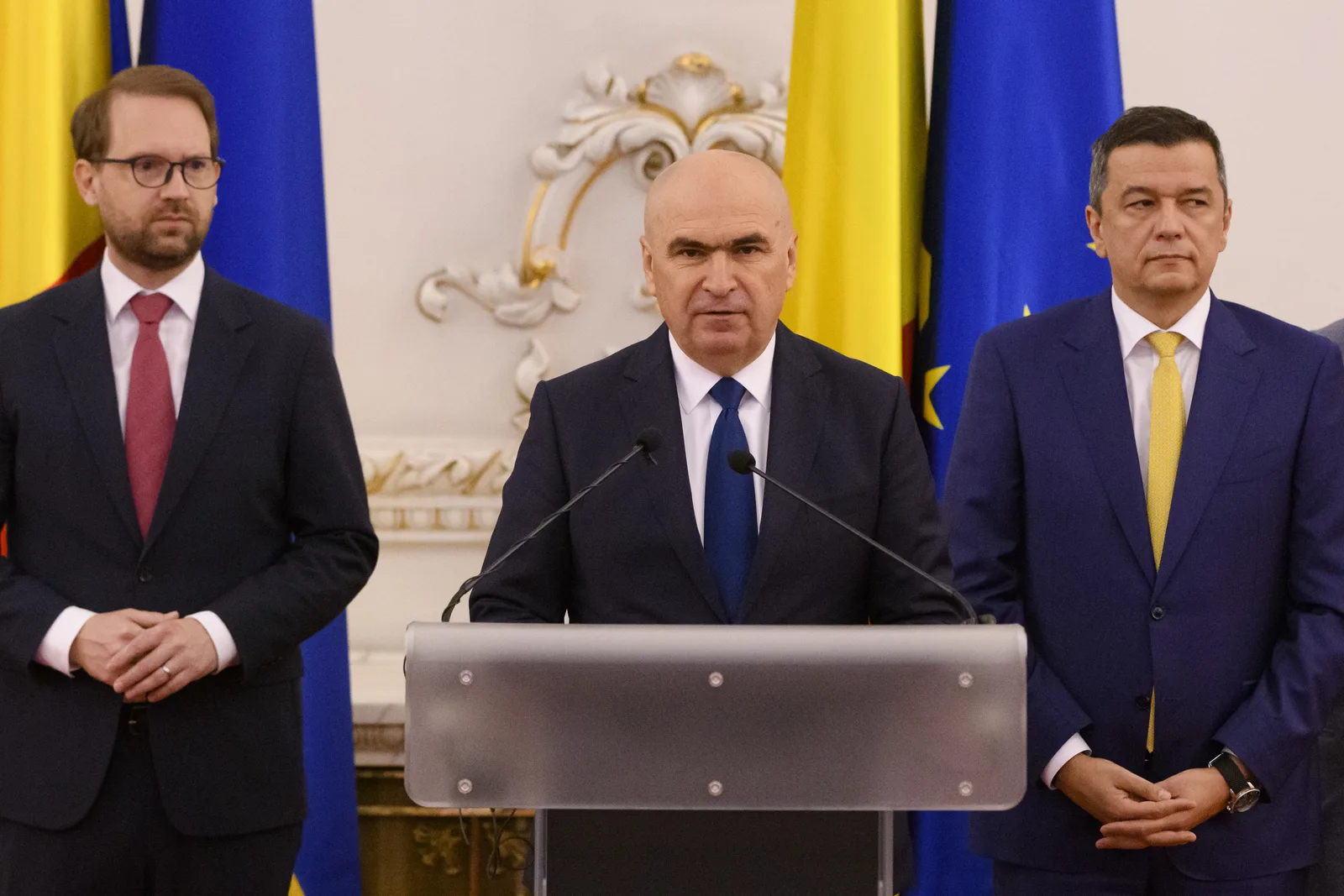 Liderii coaliției discută despre reformele în administrație la Palatul Victoria.