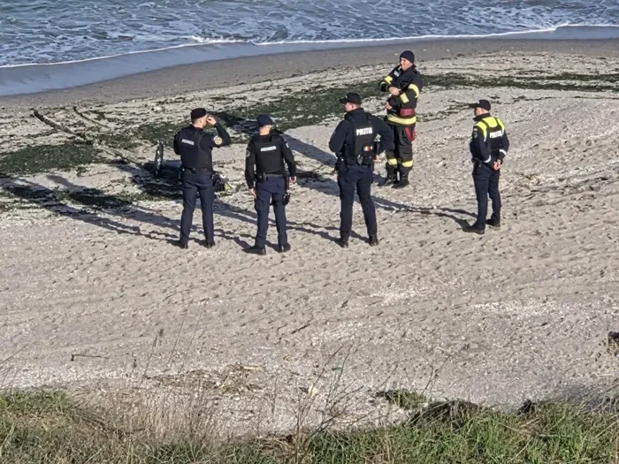 Autoritățile investighează fragmente de dronă pe plaja din Tuzla.