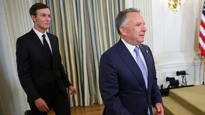 Steve Witkoff și Jared Kushner la o întâlnire oficială.