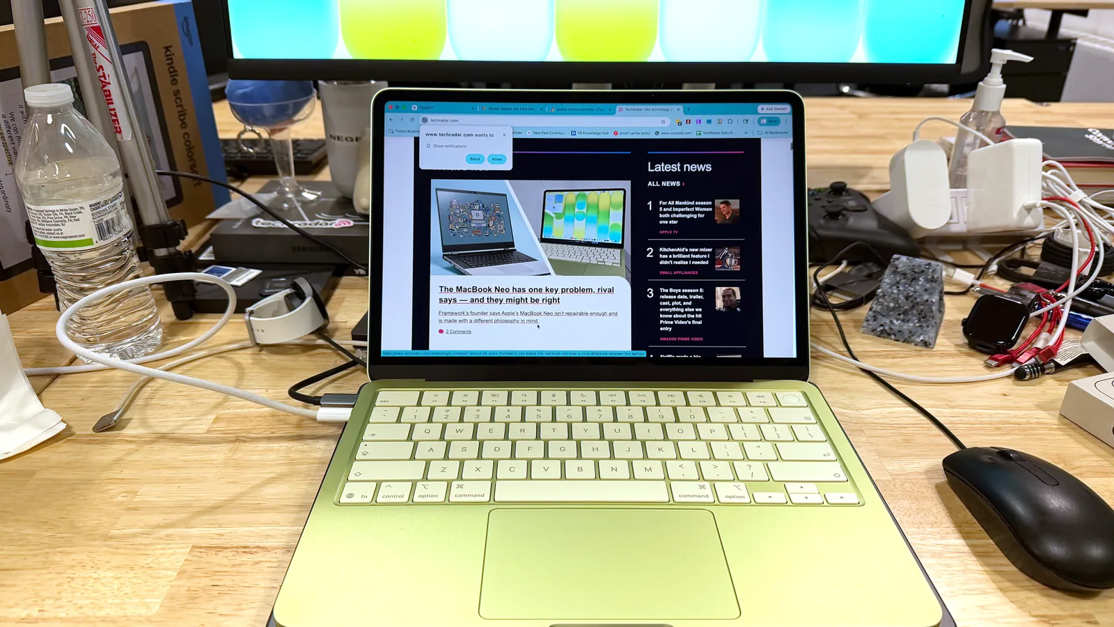 Laptopul Apple MacBook Neo, un competitor accesibil pe piață.