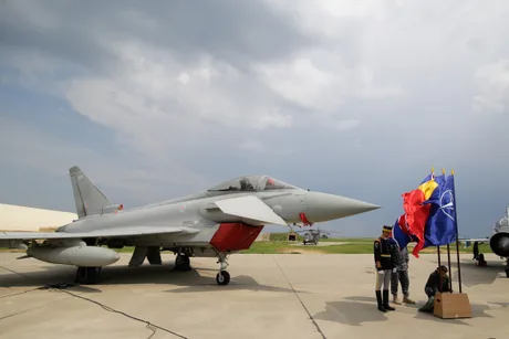 Avioane de luptă la baza Mihail Kogălniceanu, simbol al cooperării internaționale.