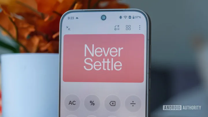 Ecranul OnePlus 16 ar putea avea o rată de refresh de 240Hz.