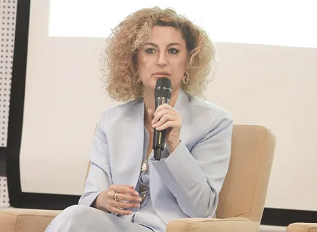 Alina Crețu discutând despre provocările fermierilor români în achiziția îngrășămintelor.