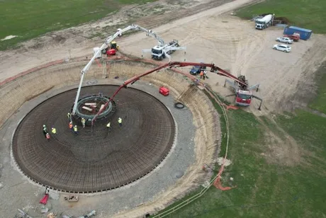 Lucrări de construcție pentru un parc eolian în Galați.