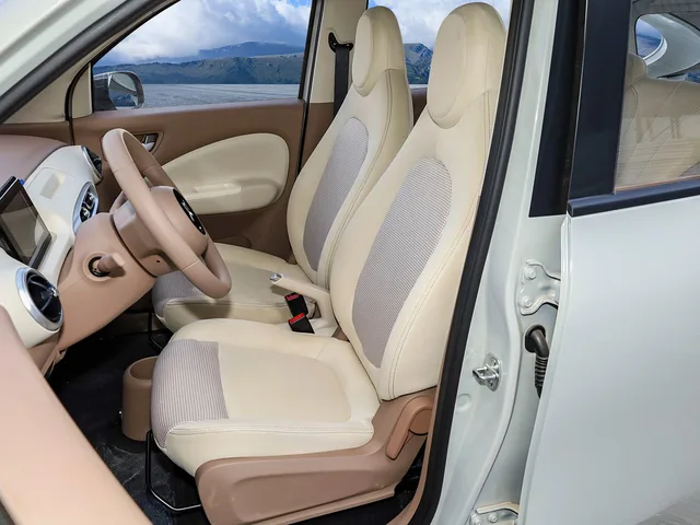 Scaunele confortabile din interiorul modelului 4City, gândite pentru utilizare zilnică.