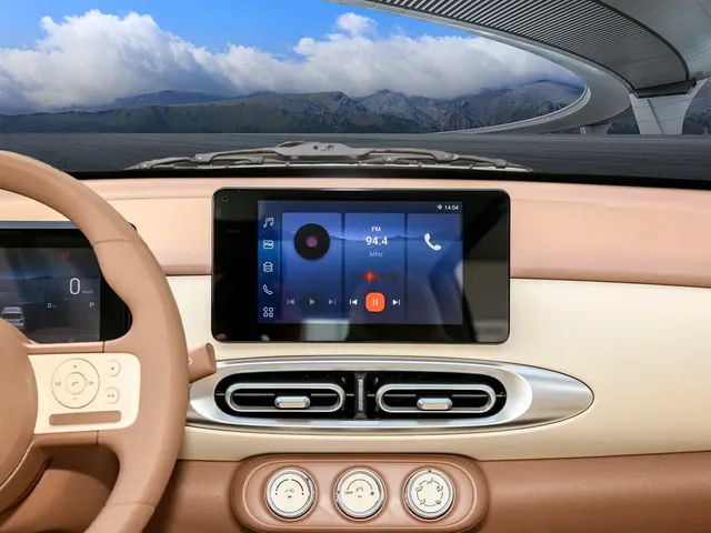 Interiorul modern al mașinii 4City, cu sistem multimedia avansat.