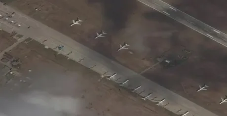 Avioane rusești staționate pe o bază aeriană din Munții Ural.