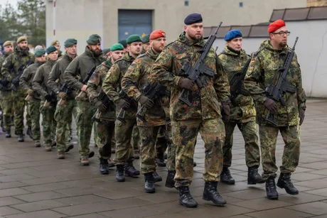 Soldați germani în exercițiu militar în Lituania, pregătiți pentru descurajare.