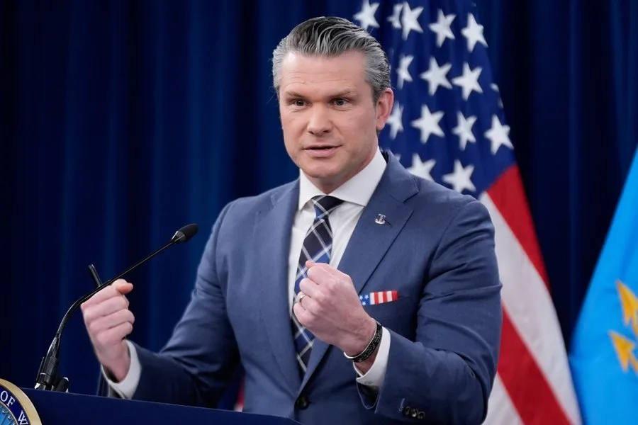 Pete Hegseth discutând despre strategia de apărare a SUA în contextul conflictului din Ucraina.