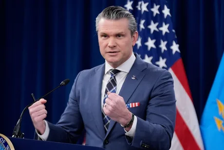 Pete Hegseth discutând despre strategia de apărare a SUA în contextul conflictului din Ucraina.